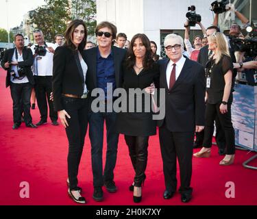 Nancy Shevell, Sir Paul McCartney, Olivia Harrison und Martin Scorcese bei der Premiere von 'George Harrison: Living in a Material World' im BFI Southbank, London. Stockfoto