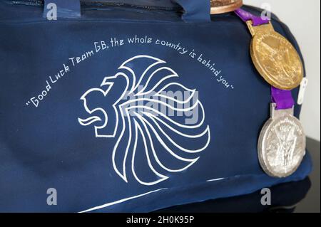 Detailansicht einer olympischen Torte des Teams GB, die im Rahmen der Olympischen Spiele in die Downing Street geht. Stockfoto