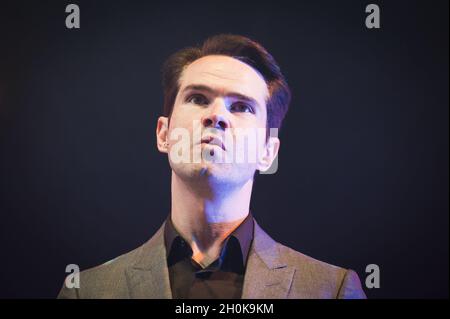 Jimmy Carr tritt auf der Bühne des Camp Beestival 2012 auf Stockfoto