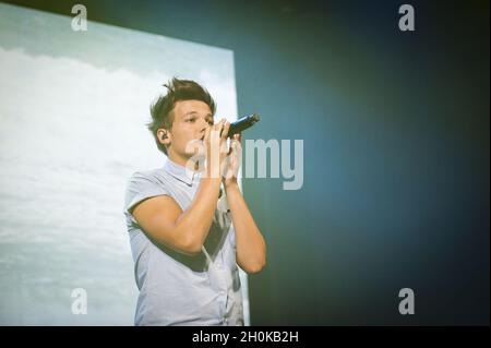 Louis Tomlinson von One Direction tritt im Roundhouse im Zentrum von London auf, im Rahmen des iTunes Festivals 2012. Stockfoto