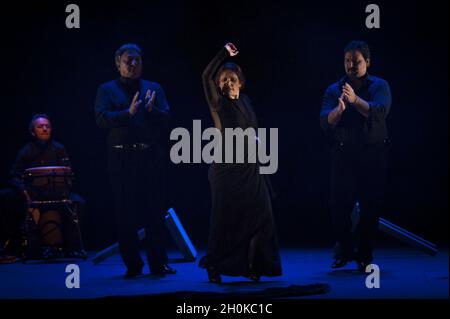 Eva Yerbabuena tritt auf !AY! Live auf der Bühne, im Rahmen des Flamenco Festivals London in Sadlers Wells Stockfoto