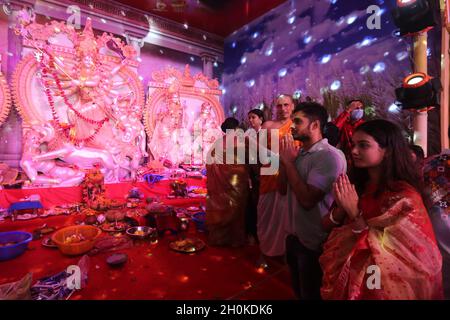 Maha Astami auf Durga Puja in Bangladesch Stockfoto