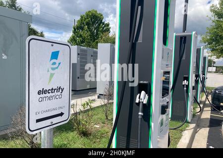 Electrify America High Speed DC Ladestationen für Elektrofahrzeuge und Ausrüstung Walterboro South Carolina USA Stockfoto