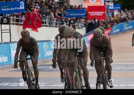 Paris Roubaix 2021 3 Okt 2021 1. Sonny Colbrelli 2. Florian Vermeersch 3. Mathieu Van der Poel Stockfoto