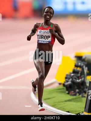 Datei-Foto vom 28-09-2019 von Agnes Jebet Tirop, Kenianerin, tritt am zweiten Tag der IAAF-Weltmeisterschaft im Khalifa International Stadium, Doha, Katar, in den 10,000 Metern der Frauen an. Die Athletin Agnes Tirop ist gestorben, teilte Athletics Kenya mit. Ausgabedatum: Mittwoch, 13. Oktober 2021. Stockfoto