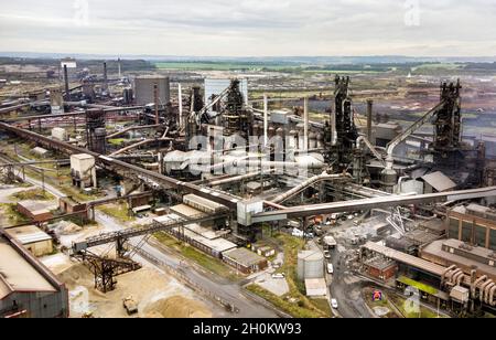 Eine allgemeine Ansicht der Drohne des Stahlwerks British Steel Ltd in Scunthorpe, North Lincolnshire. Ein vom Steuerzahler unterstütztes Unterstützungspaket für energieintensive Unternehmen, die von dem Anstieg der Gaspreise betroffen sind, kann nicht mehr sein als ein „fadenhaftender Pflaster“, haben Branchenführer gewarnt. Man geht davon aus, dass das Gesamtpaket Hunderte Millionen Pfund betragen könnte, wobei Branchen wie Keramik und Papier sowie die Stahlherstellung wahrscheinlich Unterstützung suchen werden. Bilddatum: Mittwoch, 13. Oktober 2021. Stockfoto