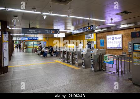 Busan, Korea - 22. Juni 2019 : Innenansicht der U-Bahn von Busan, Korea Stockfoto