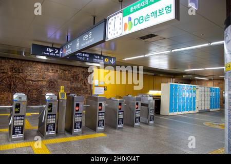Busan, Korea - 22. Juni 2019 : Innenansicht der U-Bahn von Busan, Korea Stockfoto