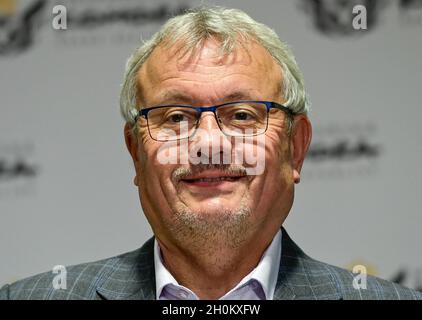 Prag, Tschechische Republik. Oktober 2021. Die Handelskammer Vladimir Dlouhy spricht während der Pressekonferenz in Prag, Tschechische Republik, am 13. Oktober 2021. Kredit: Roman Vondrous/CTK Foto/Alamy Live Nachrichten Stockfoto