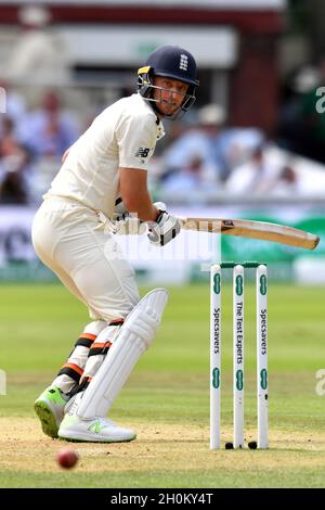 Englands Jos Buttler schlägt während des dritten Tages des zweiten Testmatches der Specsavers in Lord's, London. Bilddatum: Samstag, 11. August 2018. Stockfoto