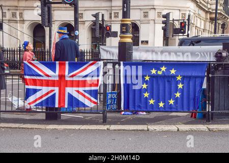 London, Großbritannien, 13. Oktober 2021. Anti-Brexit- und Anti-Tory-Demonstranten vor dem Parlament. Stockfoto