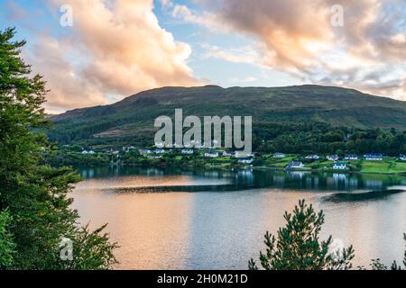 Sonnenuntergang über Loch Portree, Isle of Skye, Schottland. Stockfoto