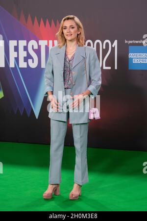 London, Großbritannien. Oktober 2021. Charlotte Ritchie nimmt an der Weltpremiere von „The Phantom of the Open“ während des 65. London Film Festivals in der Royal Festival Hall in London Teil. Kredit: SOPA Images Limited/Alamy Live Nachrichten Stockfoto