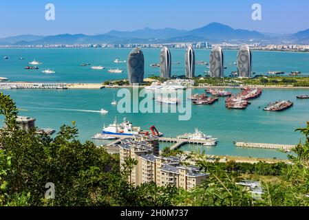 Hainan, China - 18. Dezember 2017: Panoramablick und moderne Entwicklungen auf Phoenix Island, Hainan Island, China. Stockfoto