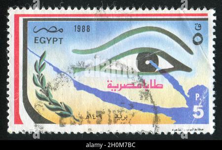 ÄGYPTEN - UM 1988: Briefmarke gedruckt von Ägypten, zeigt Karte der Sinai-Halbinsel, Auge, Zweig, um 1988 Stockfoto