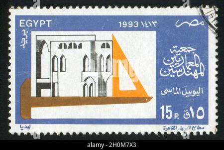 ÄGYPTEN - UM 1993: Briefmarke gedruckt von Ägypten, zeigt Architekturentwurf, um 1993 Stockfoto