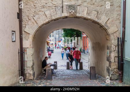 RIGA, LETTLAND - 19. AUGUST 2016: Blick auf das Schwedische Tor im Zentrum von Riga, Lettland Stockfoto