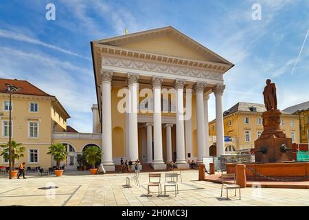 Karlsruhe, Deutschland - August 2021: Evangelische Stadtkirche, im 19. Jahrhundert nach römischen Grundzügen erbaut Stockfoto