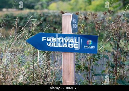 Enduro World Series EWS Festival Village Schild, Innerleithen, Tweed Valley, Schottland, UK - 2021 Stockfoto