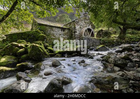 Abgeschiedene Wassermühle auf combe Gill im borrowdale Lake District Stockfoto