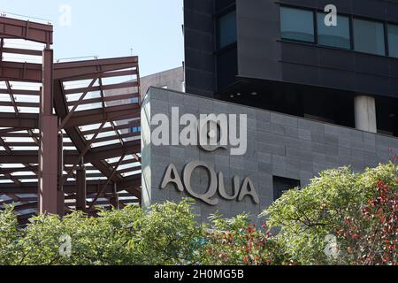 VALENCIA, SPANIEN - 05. OKTOBER 2021: Aqua Multiespacio ist ein modernes Einkaufszentrum in Valencia Stockfoto