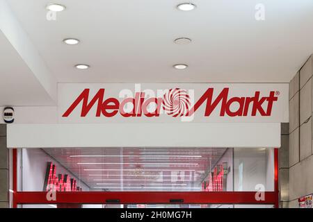 VALENCIA, SPANIEN - 07. OKTOBER 2021: Media Markt ist eine deutsche multinationale Kette von Geschäften, die Unterhaltungselektronik verkaufen Stockfoto