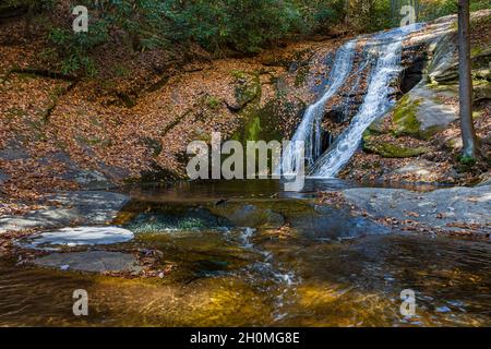 Witwe's Creek Falls im Stone Mountain State Park, North Carolina, USA Stockfoto