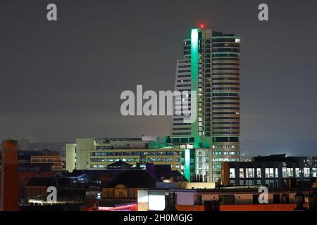 Bridgewater Place in Leeds liegt auf 112m Höhe und war Leeds erster Wolkenkratzer. Es ist jetzt das zweithöchste Gebäude seit dem Bau des neuen 116m Altus House. Stockfoto