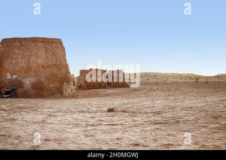 Verlassene Landschaft des Planeten Tatooine für die Dreharbeiten zu Star Wars in der Sahara Stockfoto