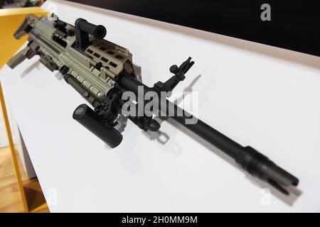 Washington, USA. Oktober 2021. Die Association of United State Army (AUSA) veranstaltet heute am 13. Oktober 2021 im Walter E. Convention Center in Washington DC, USA, eine Ausstellung über Waffen im Rahmen einer AUSA Jahrestagung 2021. (Foto von Lenin Nolly/Sipa USA) Quelle: SIPA USA/Alamy Live News Stockfoto