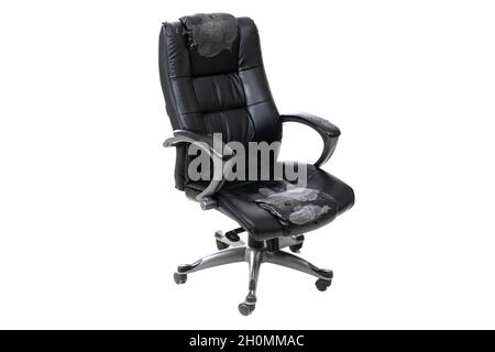 Alter Bürostuhl auf weißem Hintergrund Stockfoto
