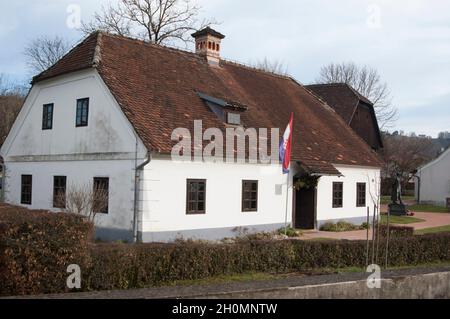 Geborenes Haus des jugoslawischen Führers Marschall Josip Broz Tito im alten Dorfmuseum - Staro selo Kumrovec, Kroatien Stockfoto