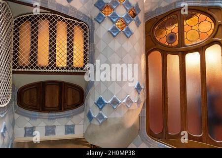 Barcelona, Spanien - 19. September 2021: Im Casa Batllo in Barcelona wurde das Gebäude von Antoni Gaudí entworfen und gilt als einer seiner Meister Stockfoto