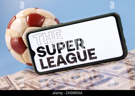 Die Super League ist ein jährlich stattfindendes Vereinsfußballwettbewerb, an dem zwanzig der besten und reichsten europäischen Fußballvereine teilnehmen. Stockfoto