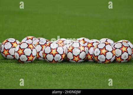Turin, Italien. Oktober 2021. UWCL-Kugeln während der UEFA Womens Champions League-Gruppenphase 2 Fußballspiel zwischen Juventus und Chelsea im Allianz-Stadion in Turin, Italien Quelle: SPP Sport Press Foto. /Alamy Live News Stockfoto