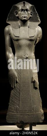 Gebetsstatue des Königs Amenemhet III oder Amenemhat III. König des alten Ägypten, 12. Dynastie. Mittleres Königreich. um 1840 bis 1800 v. Chr. Memphis. Dolorit. New M Stockfoto