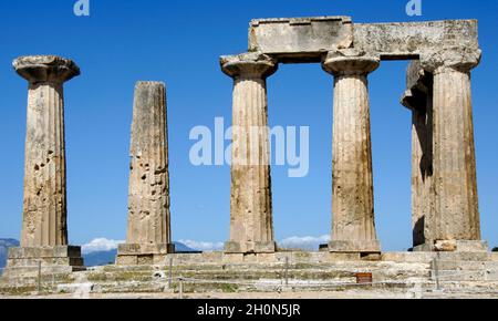 Griechenland. Altes Korinth. Dorischer Tempel von Apollo, ca. 560 V. CHR. Ruinen. Stockfoto
