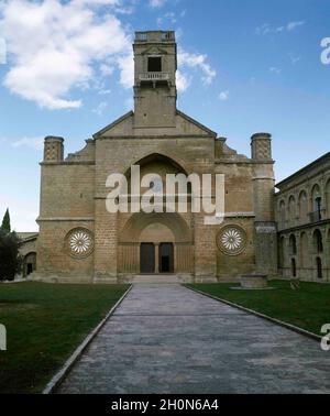 Spanien, Navarra, Carcastillo. Kloster La Oliva. Zisterzienserkloster im 12. Und 13. Jahrhundert erbaut. Fassade. Stockfoto