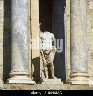 Spanien, Extremadura, Provinz Badajoz. Merida. Römisches Theater. Es wurde unter der Schirmherrschaft von Agrippa, zwischen den Jahren 16 und 15 v. Chr. gebaut. Archit Stockfoto