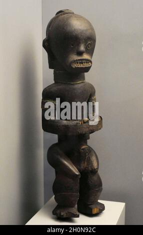 Figur der Leichenhalle. Reliquiar verstorbener Ahnherr ('Bieri'). Fang-Völker. Holz und Eisen. 19. Jahrhundert. Äquatorialguinea, Afrika. Museum of the Americas. Stockfoto