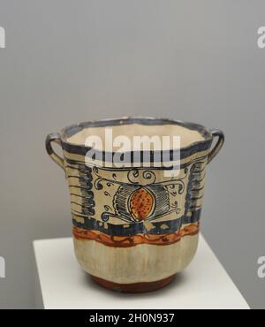 Keramik Becher. Vizekönigreich Neuspanien. 17. Jahrhundert. Tonala (Guadalajara) in Mexiko. Museum des Amerikas. Madrid, Spanien. Stockfoto