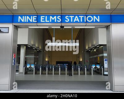 Blick auf den Eingang zur neuen U-Bahnstation Nine Elms in London Stockfoto