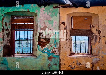 CASCO VIEJO / ALTSTADT - Panama City Casco Viejo (Spanisch für Altstadt), auch bekannt als Casco Antiguo oder San Francisco, ist das historische Viertel von Panama City. Es wurde 1673 fertiggestellt und angesiedelt und wurde nach der fast vollständigen Zerstörung des ursprünglichen Panam errichtet. Stadt, Panama Viejo im Jahr 1671, als letzterer von Piraten angegriffen wurde. Es wurde 1997 zum Weltkulturerbe ernannt..Panama 2011.Fotografie von Aaron Sosa Stockfoto