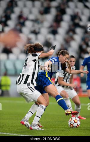 Turin, Italien, 13. Oktober 2021, Sofie Pederson (Juventus Women) während der UEFA Women's Champions League, Gruppe-A-Fußballspiel zwischen Juventus FC und Chelsea FC am 13. Oktober 2021 im Juventus-Stadion in Turin, Italien - Foto Nderim Kaceli / DPPI Stockfoto