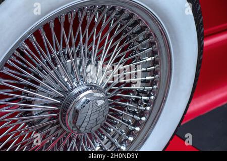 Detail des Oldtimer-Rades des Autos. Stockfoto