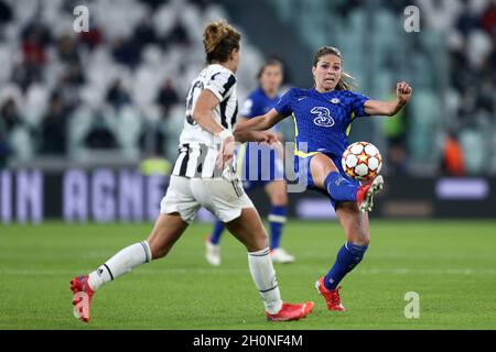Turin, Italien . Am 13. Oktober 2021 kontrolliert im Allianz Stadium am 13. Oktober 2021 in Turin, Italien, die Frau von FC Chelsea den Ball während des UEFA Champions League Group A-Spiels zwischen Juventus FC Women und Chelsea FC Women. Stockfoto