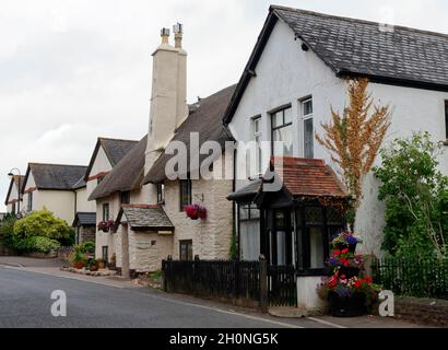 Old Cottages in Porlock High Street, Exmoor, Somerset, Großbritannien Stockfoto