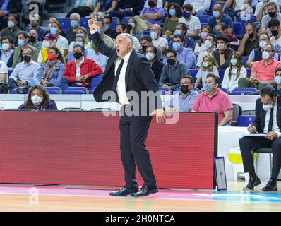 Wizink Center. Oktober 2021. Madrid, Spanien; Turkish Airlines Euroleague Basketball; Spiel 3; Real Madrid gegen AS Monaco; Pablo Laso Trainer für Real Madrid Baloncesto im Einsatz während des Spiels Kredit: Action Plus Sports/Alamy Live News Stockfoto