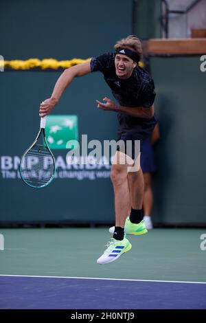 12. Oktober 2021 Alexander Zverev aus Deutschland steht während der BNP Paribas Open 2021 im Indian Wells Tennis Garden in Indian Wells, Kalifornien, gegen den Briten Andy Murray vor. Obligatorischer Bildnachweis: Charles Baus/CSM Stockfoto