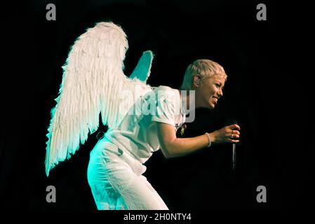 Heute Abend Alive (Sängerin Jenna McDougall) live im Konzert in der Birmingham O2 Academy, 10. April 2017. Live-Musikfotografie. Stockfoto